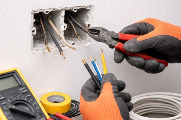 插座不夠、跳電頻繁？可能是電線老舊該更換了